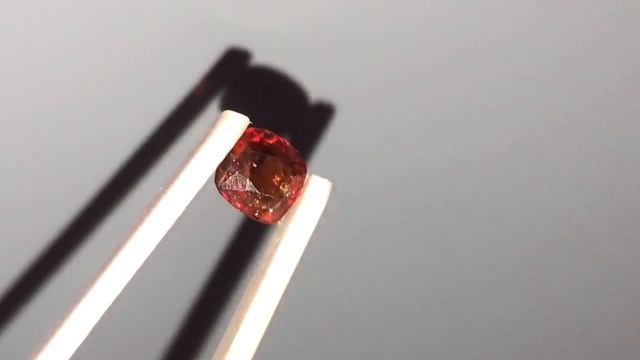 Шпинель оранжевато- красная 0,90кт №391