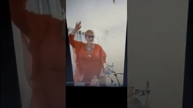 МАМО ЕЩЕ НЕ ТОТ ТРЭШАК КАК ЕЕ МАЛЮЮТ )))) смотреть онлайн