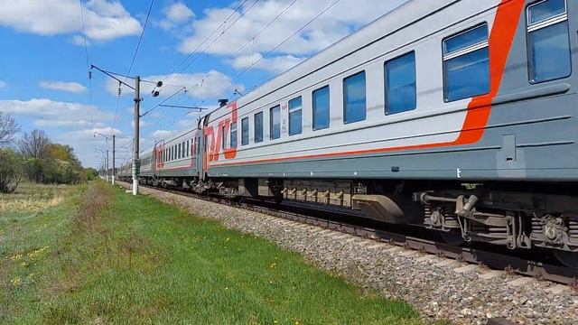 ЧС4Т-429 с пассажирским поездом следует по перегону Гнёздово - Смоленск-Центральный. смотреть онлайн