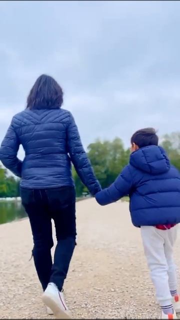 Mother and Son at Chateau de Chantilly, FRANCE смотреть онлайн