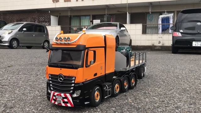 Tamiya 1/14 MB Actros 3363 8x4 смотреть онлайн