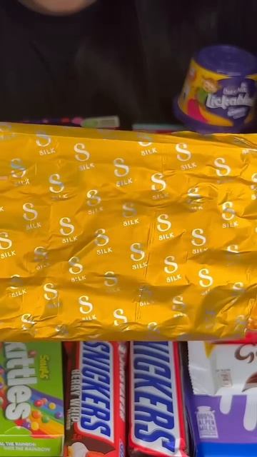 ASMR EATING CHOCOLATE DIARYMILK HEART BLUSH VALENTINES DAY SPECIAL,CHOCOLATE VIDEO смотреть онлайн