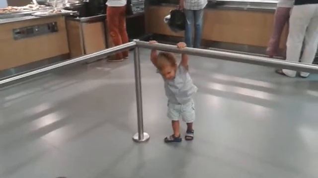 Обезьяна в Икее