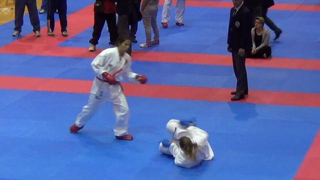 Kaja Budič (AKA- Karate klub Brežice) - Trbovlje, 14.12.2013: kumite смотреть онлайн