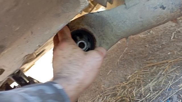 Меняем сайлентблок задней балки на Ларгусе