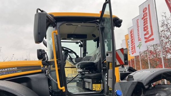 JCB FASTRAC 4220 iCON 2023 TRACTOR EXTERIOR & INTERIOR