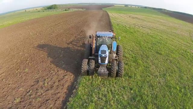 Ploughing with New Holland T8040 смотреть онлайн