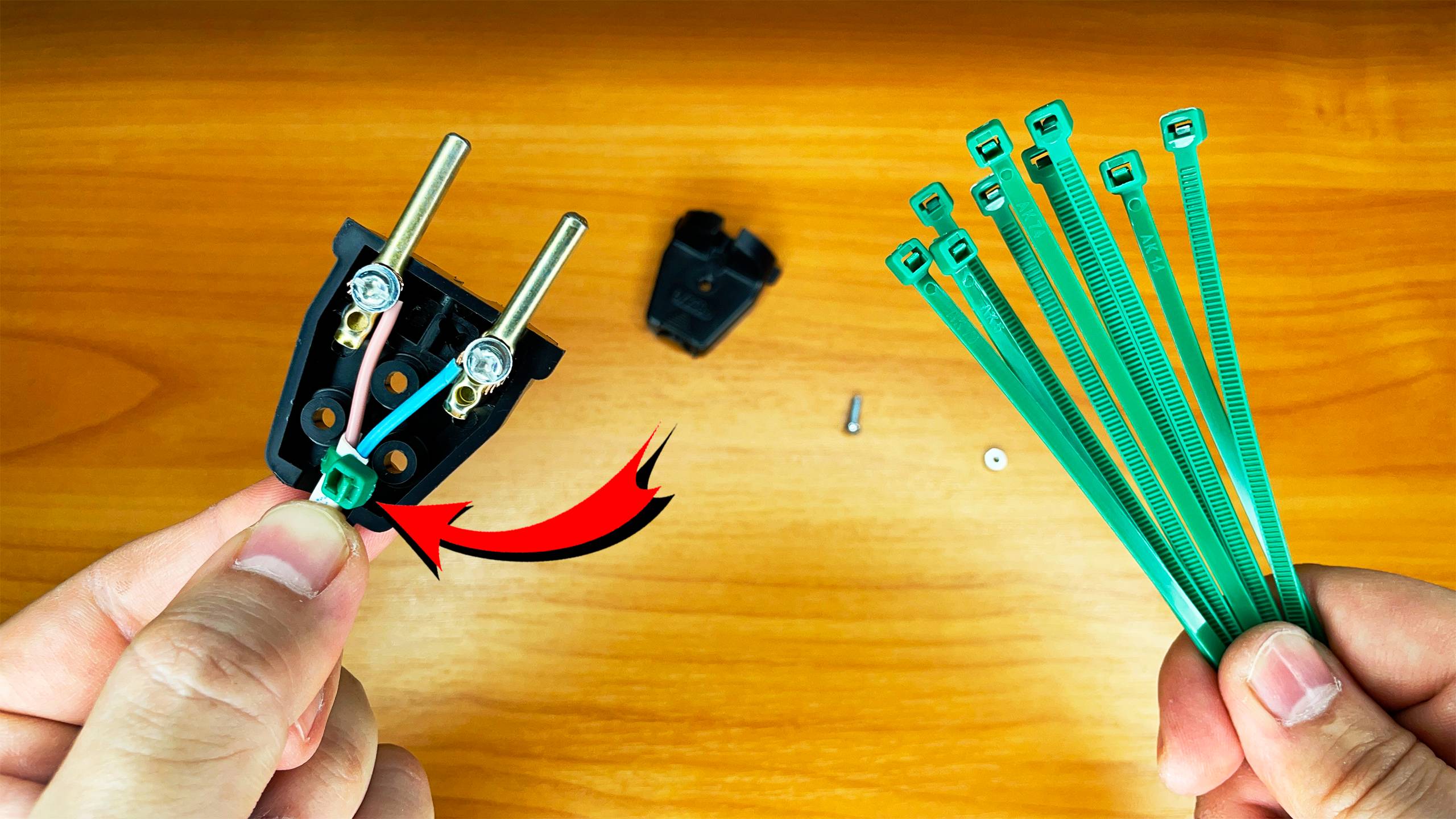 Бытовые советы и хитрости по использованию кабельных стяжек! Пластиковых хомутов! смотреть онлайн