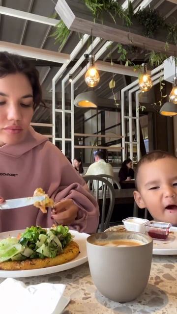 Как приятно стало ходить в кафе вместе ❤️ смотреть онлайн