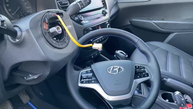 Hyundai Solaris 2. Перетяжка руля смотреть онлайн