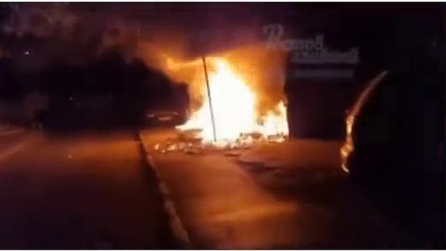 Горит овощная палатка, Ростов-на-Дону, 15.09.2017 смотреть онлайн