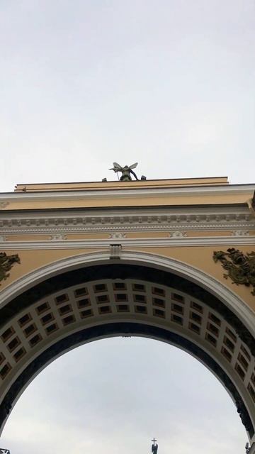 АРКА ГЛАВНОГО ШТАБА НА ДВОРЦОВОЙ ПЛОЩАДИ смотреть онлайн
