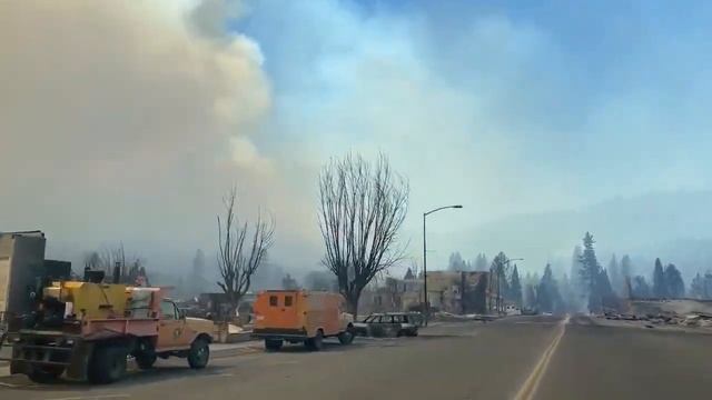 Последствия лесного пожара «Дикси» в городе Гринвилл, штат Калифорния смотреть онлайн