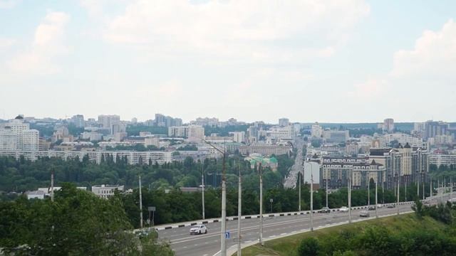 Дорога с автомобилями, город Белгород, лето смотреть онлайн