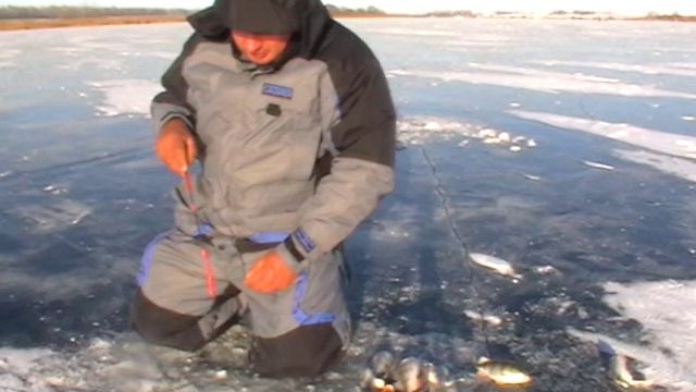 ловля окуня на блесну смотреть онлайн