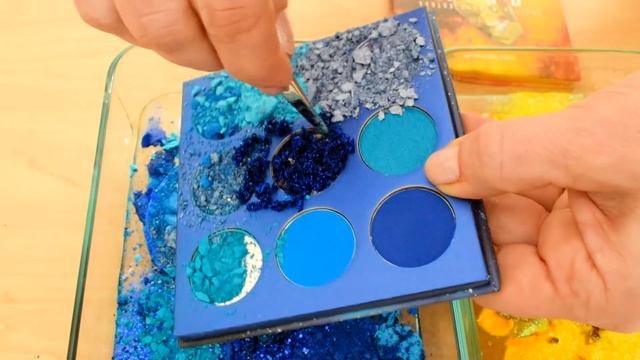 Electric Blue vs Bright Yellow - Mixing Makeup Eyeshadow Into Slime ASMR смотреть онлайн
