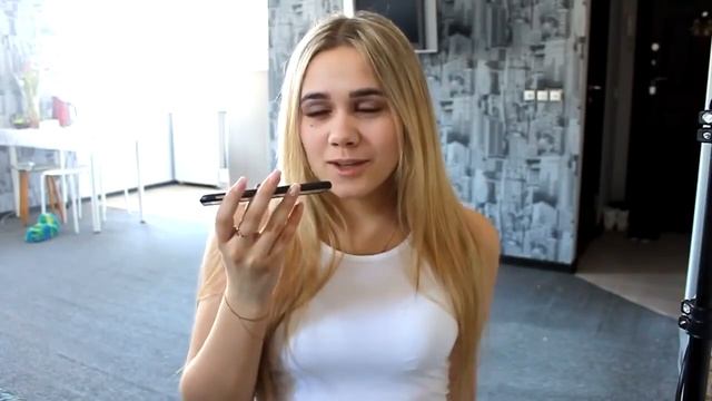 ДЕВУШКА СПРЫГНУЛА С КРЫШИ! МОЯ ДЕВУШКА ИГРАЕТ В СИНИЙ ?