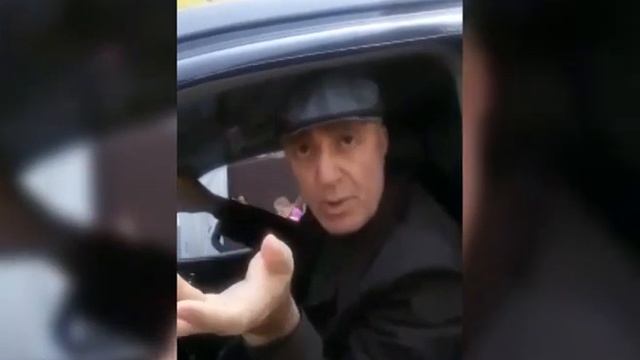 Во Владивостоке в разгар демонстрации джип решил проехать через толпу смотреть онлайн