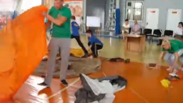 Учасники конкурсів до Дня сім'ї вчилися складати намети смотреть онлайн