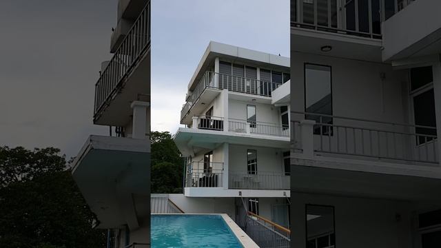 Отель Sky View Hotel, бассейн смотреть онлайн