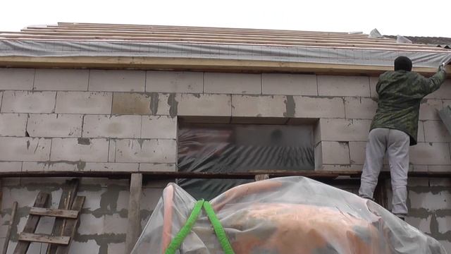 Продолжаю работать с крышей. Строительство пристройк?