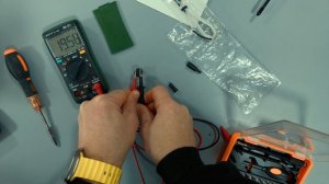 Zoyi ZT-102L - мультиметр с замером индуктивности катушек