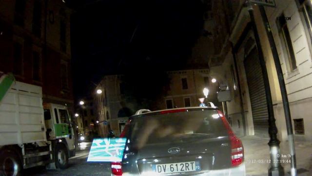 Италия выезд из парковочного места смотреть онлайн