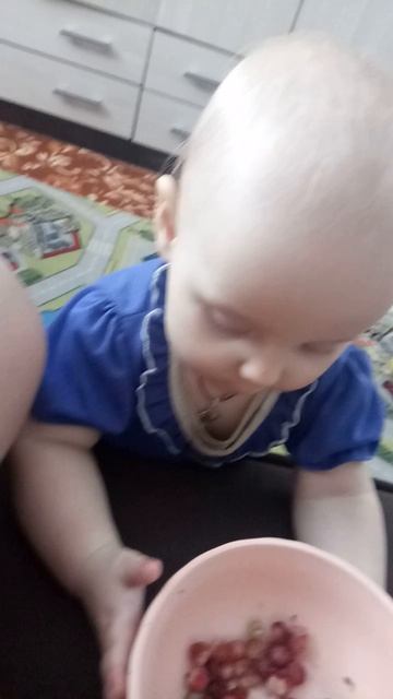 Арина куает ягодки смотреть онлайн