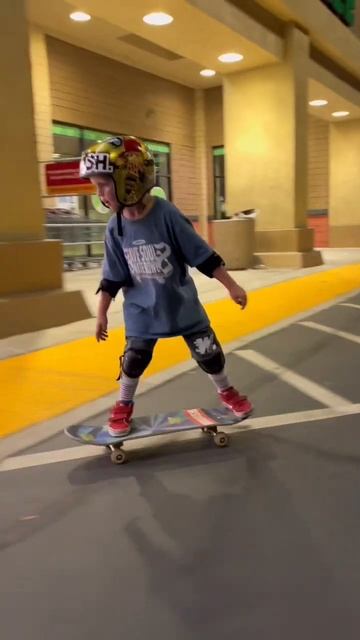 4 year old lands his first slappy grind. Brody aka Tiny Hawk for the Win. #4yearsold #skateboarding смотреть онлайн