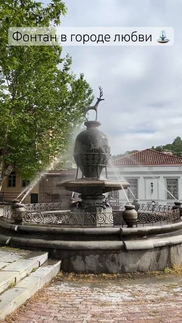 Красивый фонтан ⛲️ в городе любви Сигнахи смотреть онлайн