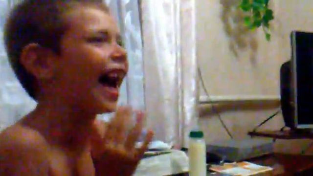 приколы 2012, истерика у малыша.mp4 смотреть онлайн