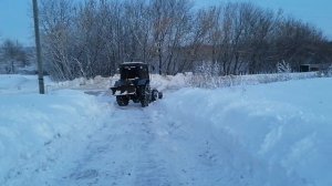 МТЗ 80.1 чистит снег самодельным отвалом   часть 2