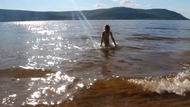 Ящерица заползла в палатку. Кемпинг в плохую погоду. смотреть онлайн