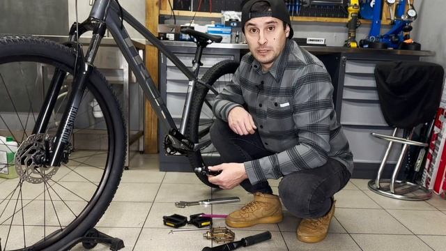 Как правильно установить педали на Ваш велосипед смотреть онлайн