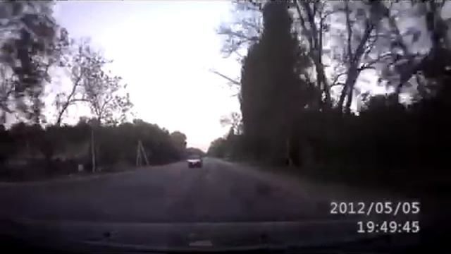 Обгон по встречке через сплошную.avi смотреть онлайн