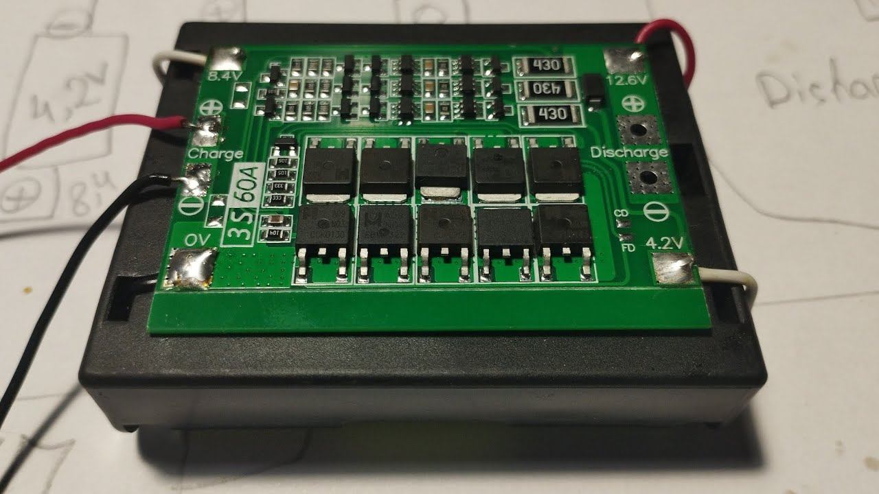 Для начинающих. Как подключить аккумуляторы 18650 к плате заряда 3S BMS и подобной. смотреть онлайн