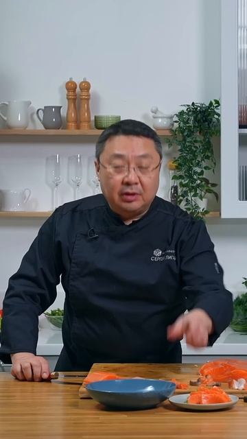 Как нарезать форель для японских роллов с лососем — секреты идеальной нарезки от Сергея Лигая смотреть онлайн