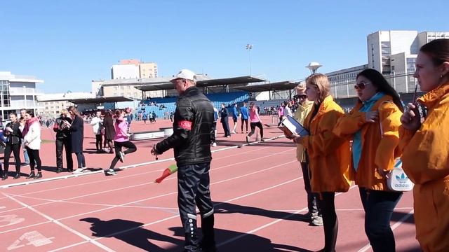 Забег на стадионе им. Елесиной смотреть онлайн