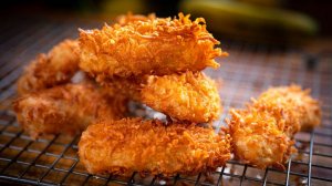 Жареные бананы во фритюре в кокосовой панировке