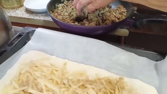 8 выкладываем картофель и фарш смотреть онлайн