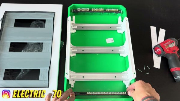 Распаковка и мини обзор щита systeme electric.