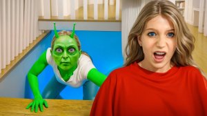 МАМ ЭТО ТЫ?! Что с МАМОЙ? Она ПРИВРАТИЛСЯ в ПРИШЕЛЬЦА!!