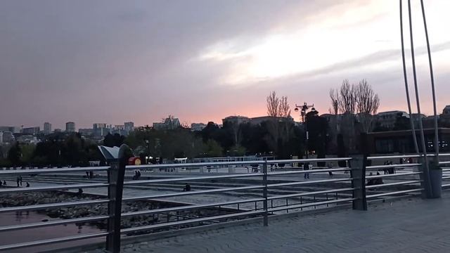 Бульвар вечером.Баку.16.04.22 смотреть онлайн
