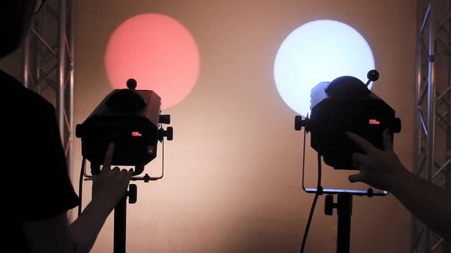 The Chauvet DJ LED Followspot 75ST vs 120ST смотреть онлайн
