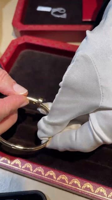 Как открыть браслет Cartier гвоздь #cartier смотреть онлайн