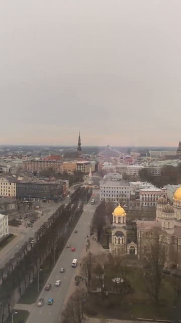 Рига с высоты номера отеля Blue Radisson,в котором в 2000 году Я жил с Родителями,когда был впервые смотреть онлайн