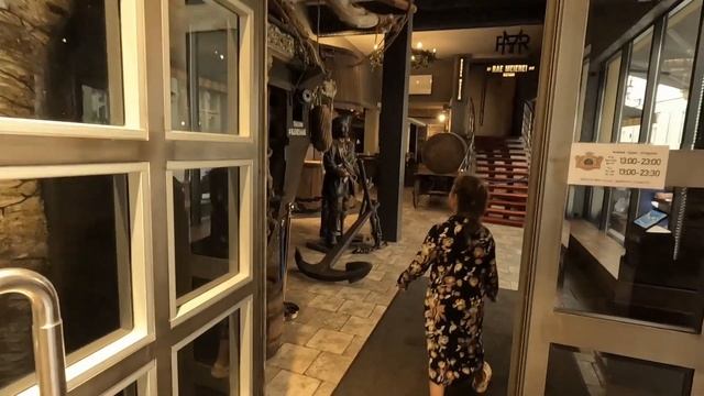 Кулинарный поход по Таллину смотреть онлайн