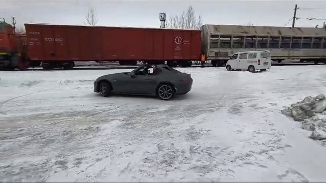 MAZDA ROADSTER  20г. 2 л с откидной крышей