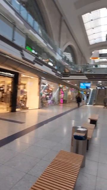 Лейпциг ж/д вокзал! Не ожидала что он такой огромный и красивый! смотреть онлайн