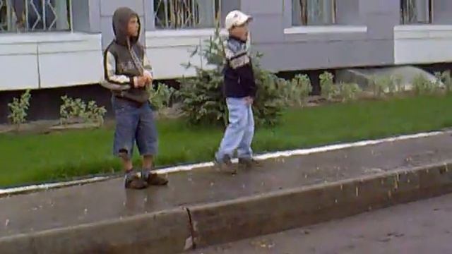 Мальчик танцует. Уличная сходка поэтов. г. Арзамас смотреть онлайн